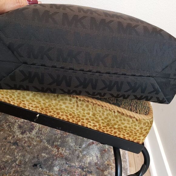 Michael Kors Canvas Signature Tote Bag - Picture 2 of 12